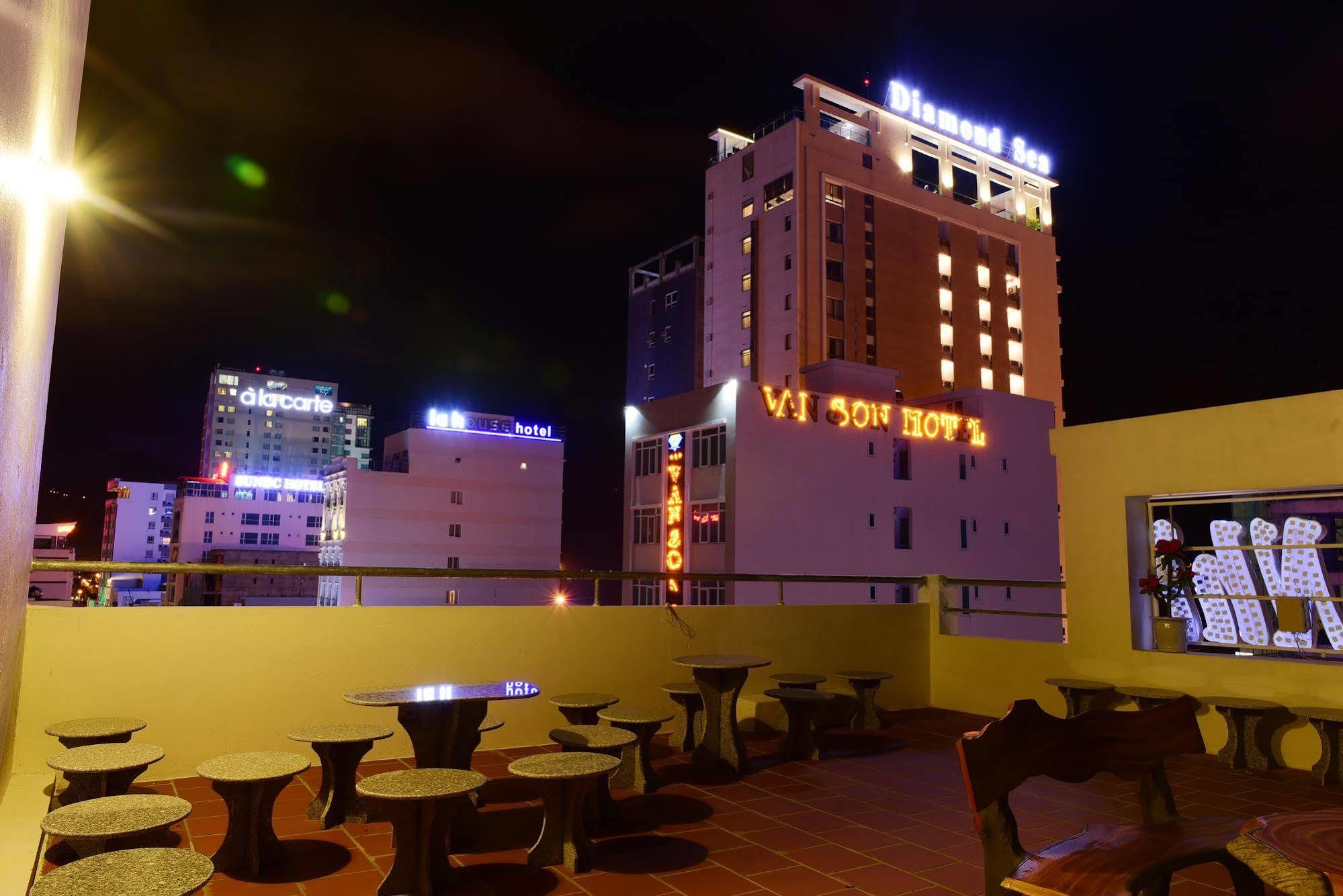 Twilight Beach Hotel Дананг Екстер'єр фото